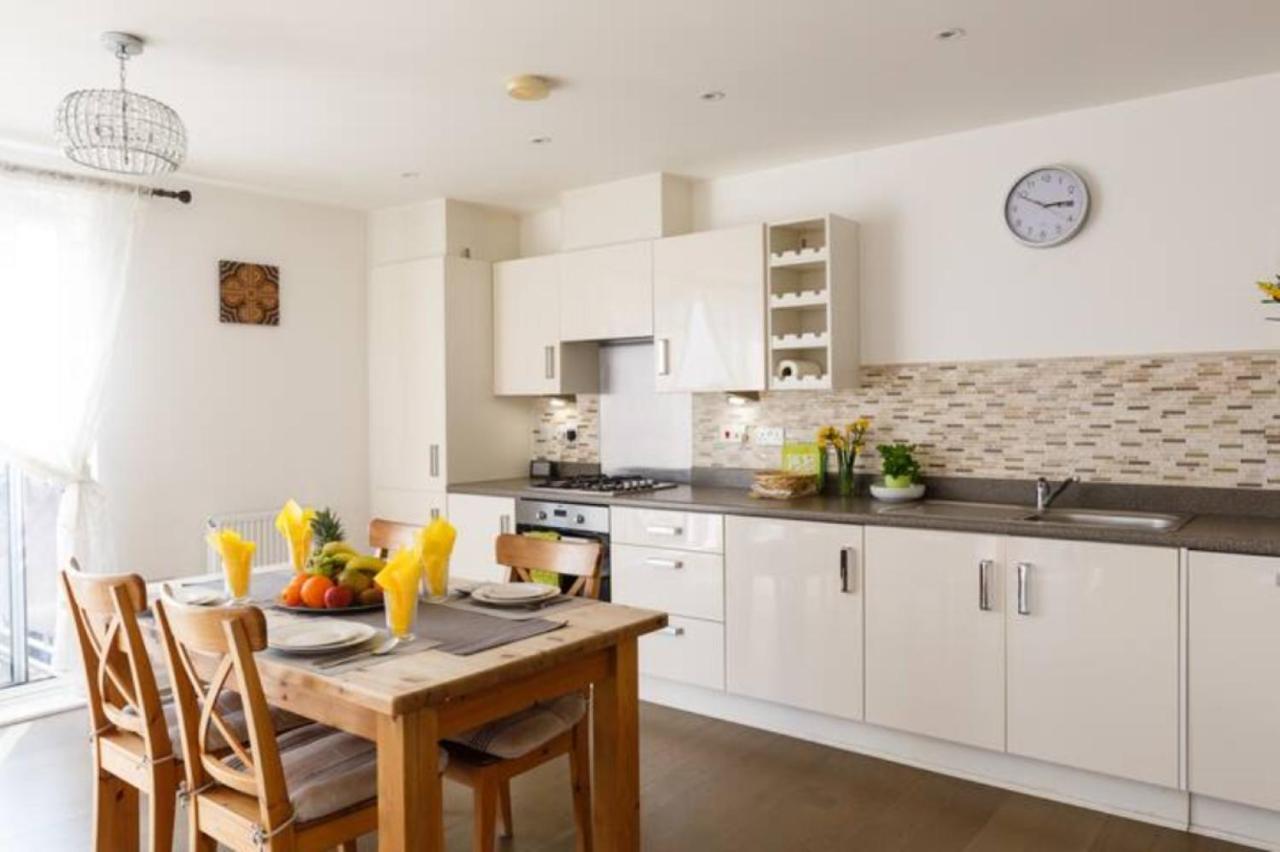 Contemporary Trumpington Apartment With Self Check-In ,Free On-Site Parking, Terrace, Super Fast Wifi & 5 Mins Drive To Papworth & Addenbrookes Hospitals Cambridge  Exterior foto