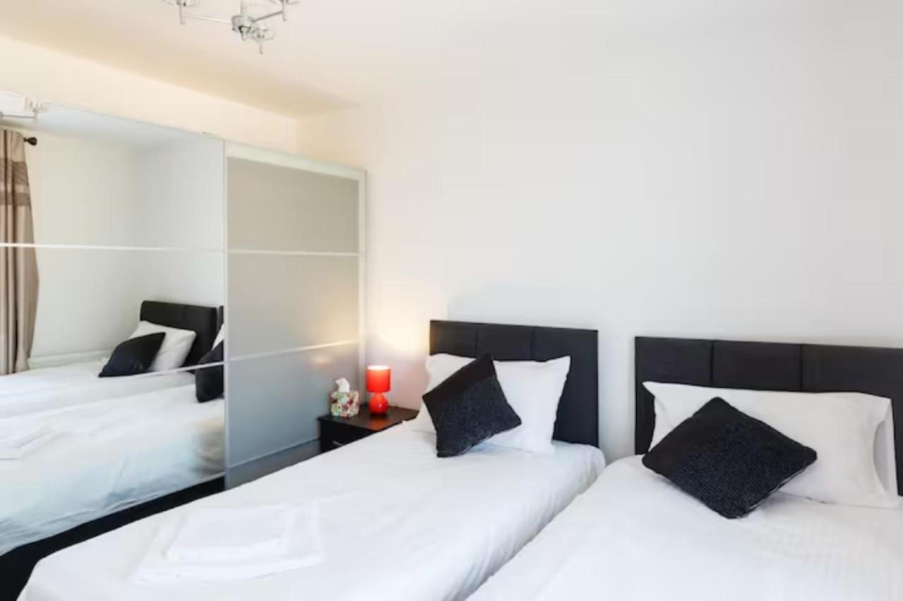 Contemporary Trumpington Apartment With Self Check-In ,Free On-Site Parking, Terrace, Super Fast Wifi & 5 Mins Drive To Papworth & Addenbrookes Hospitals Cambridge  Exterior foto