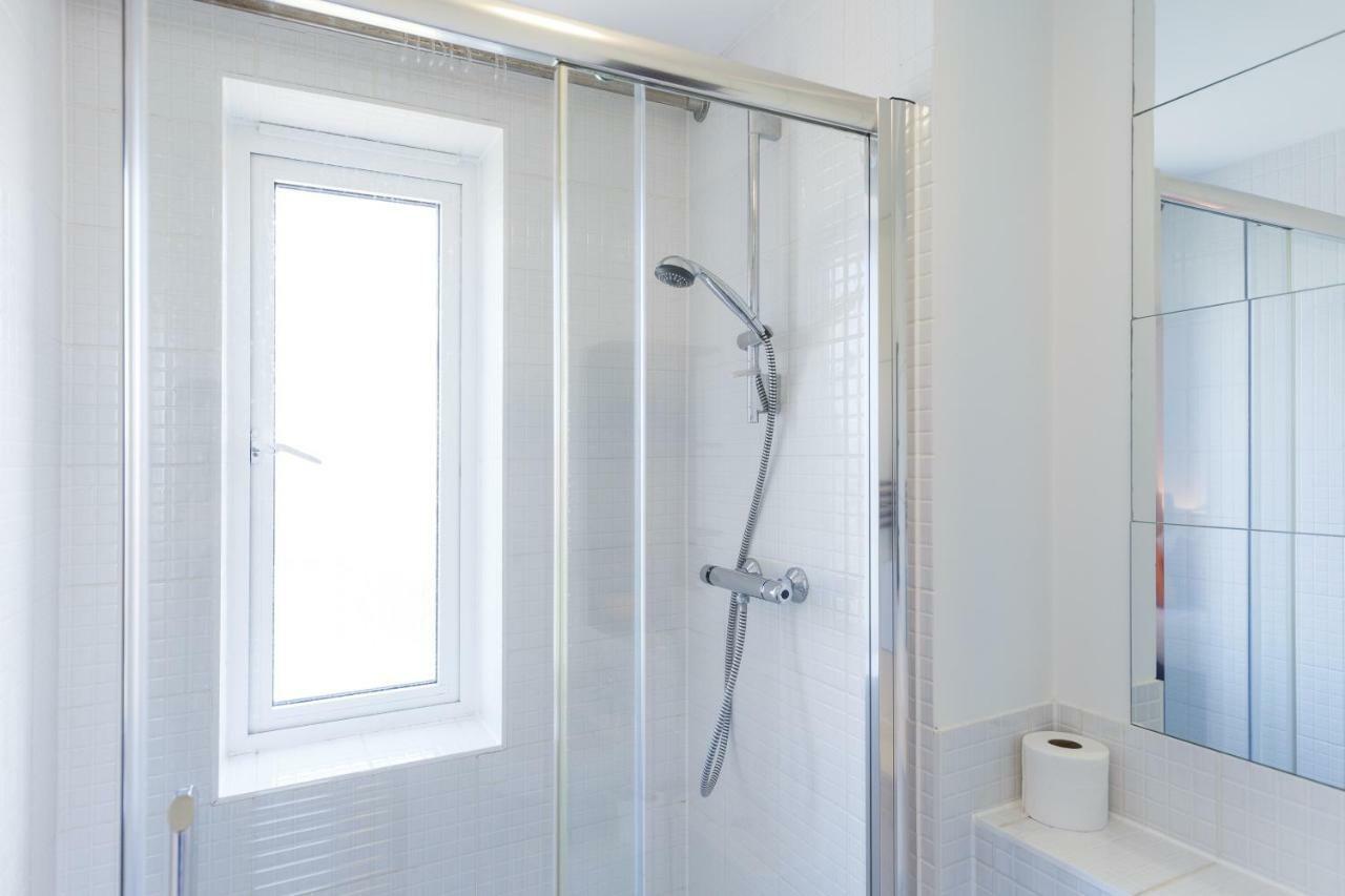 Contemporary Trumpington Apartment With Self Check-In ,Free On-Site Parking, Terrace, Super Fast Wifi & 5 Mins Drive To Papworth & Addenbrookes Hospitals Cambridge  Exterior foto