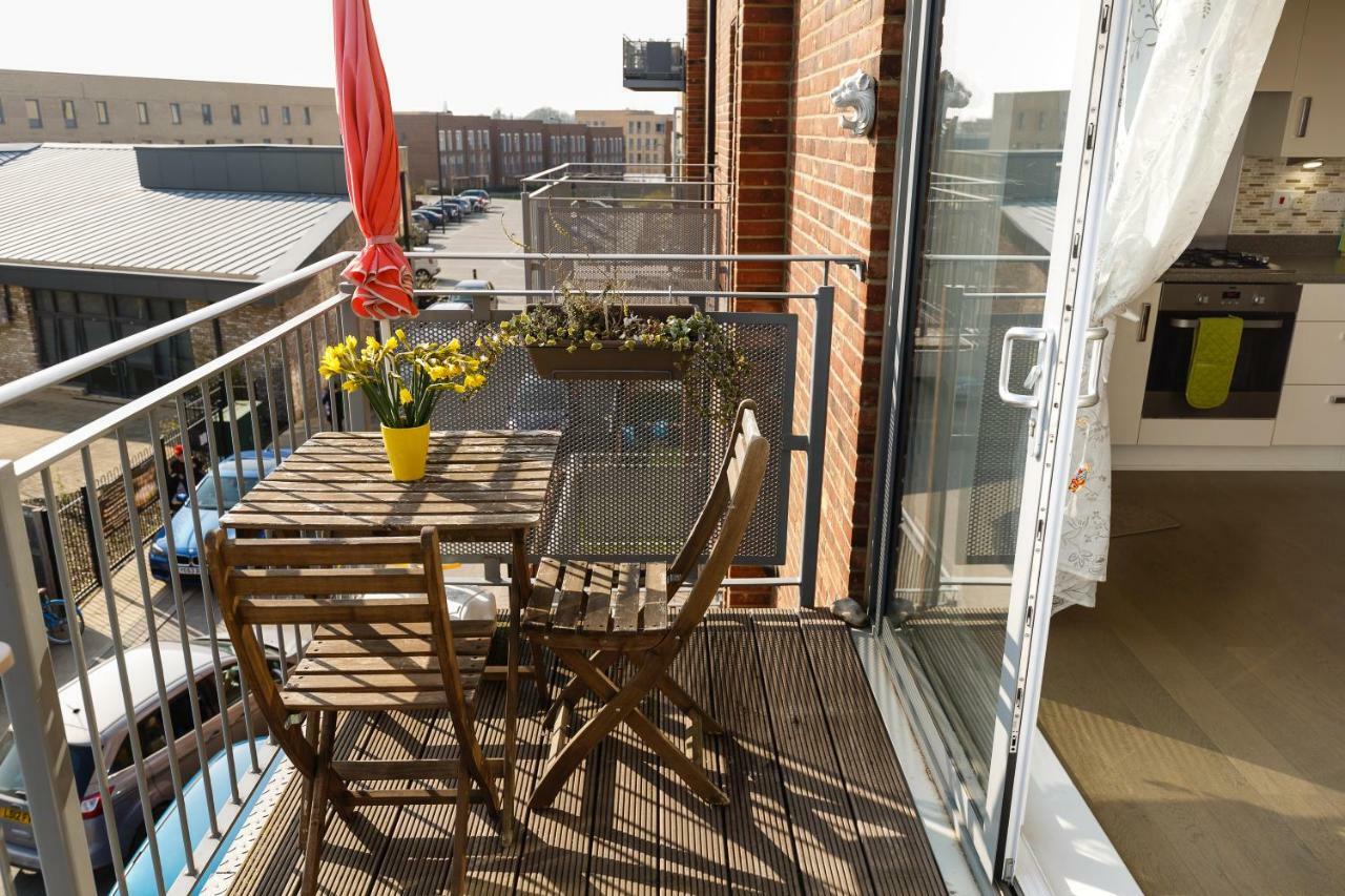 Contemporary Trumpington Apartment With Self Check-In ,Free On-Site Parking, Terrace, Super Fast Wifi & 5 Mins Drive To Papworth & Addenbrookes Hospitals Cambridge  Exterior foto
